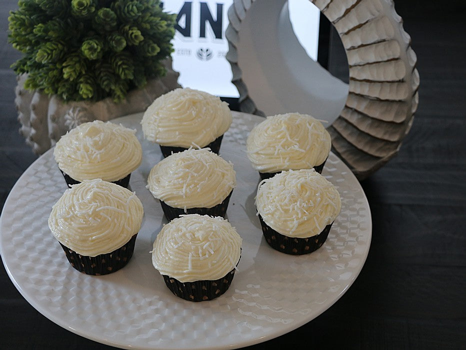 6 Coconut Cupcakes